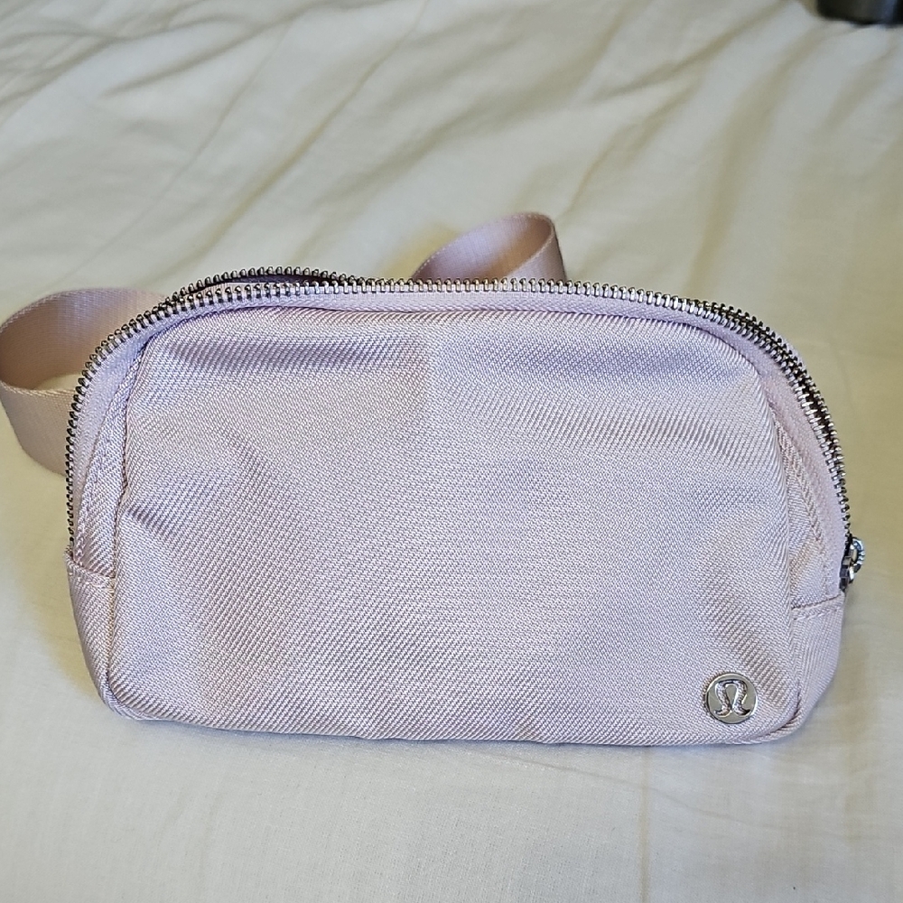 lululemon Everywhere Belt Bag - Misty Pink (Original Ver.)